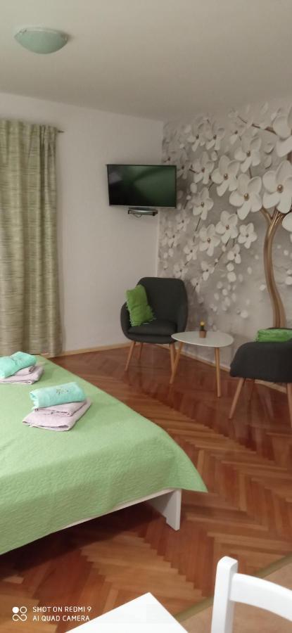Studios Ana Mari Komiza Bagian luar foto