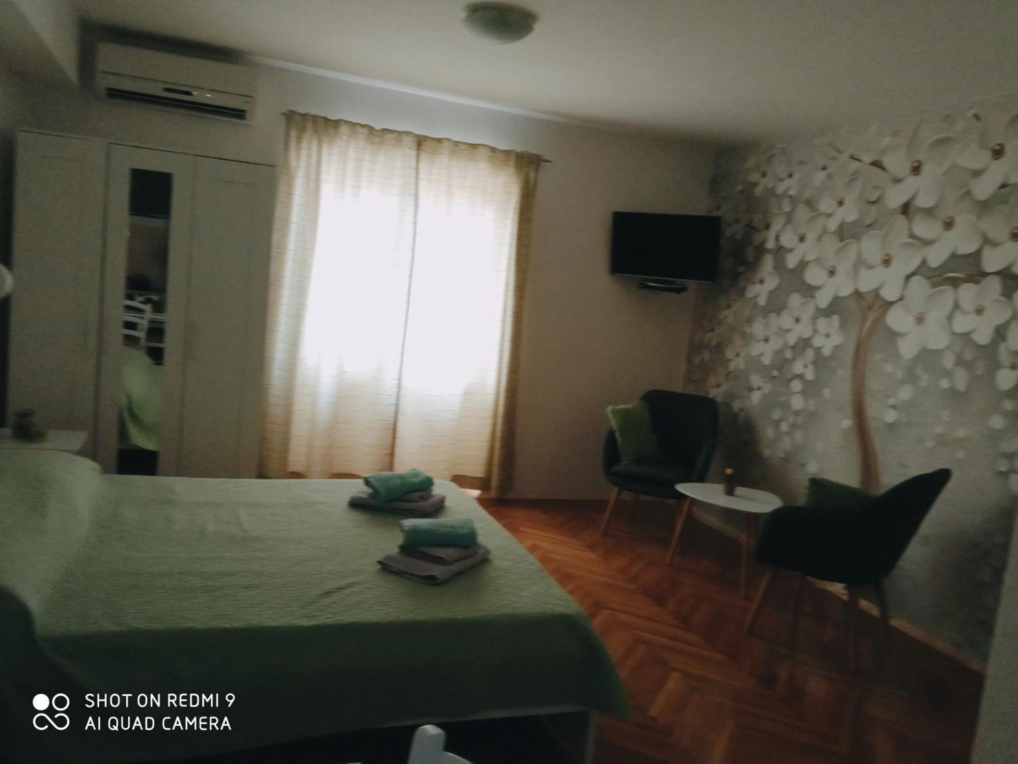 Studios Ana Mari Komiza Ruang foto