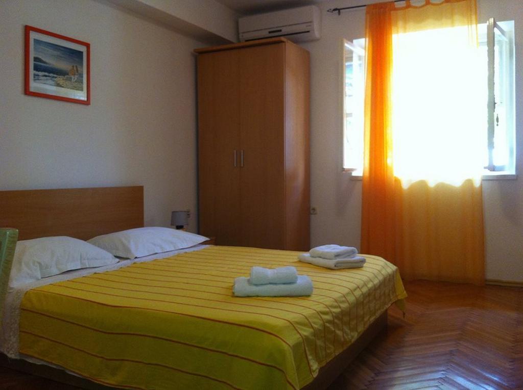 Studios Ana Mari Komiza Ruang foto