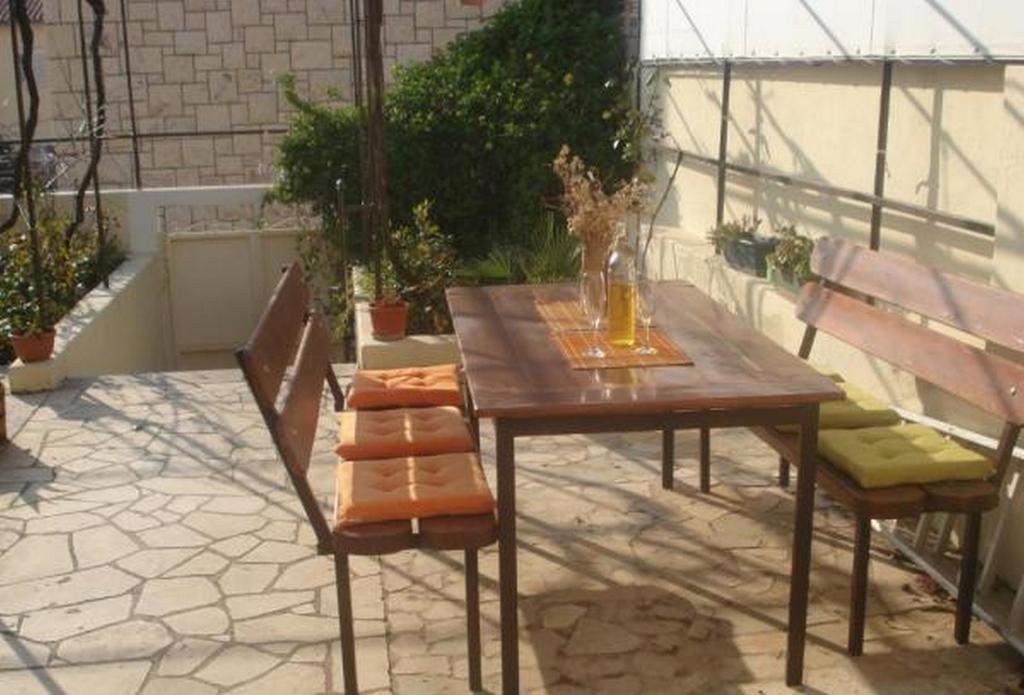 Studios Ana Mari Komiza Bagian luar foto